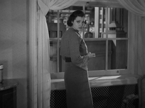 Sylvia Sydney looking over her shoulder in Merrily We Go to Hell (1932) just cuz.