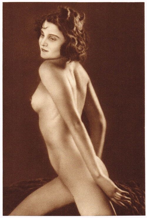 palomamia:  1920 vintage Czech female nude Frantisek Dritikol  