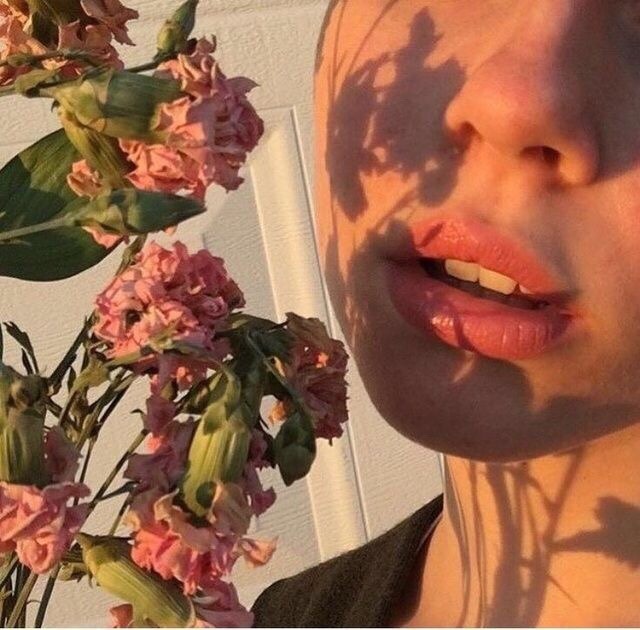urbannoir: Pretty Flowers, Pretty Women