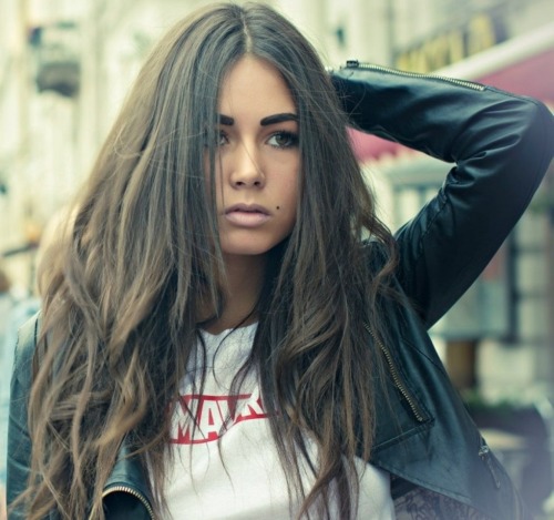 finofilipino:  La moza del día es Diana Melison. En el Arca de Fino su galería con 34 fotos + 1 vídeo.