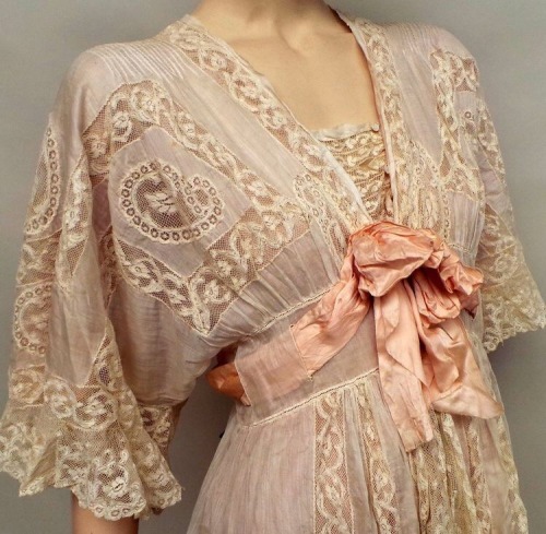 vint-agge-xx: Early 1900s  Silk/Lace negligée
