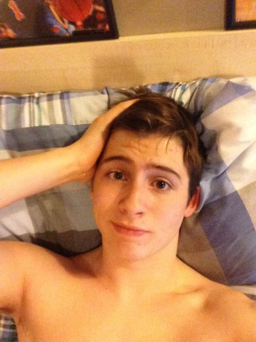 cheeky-lads-post:  i love it when lads try and pose like models i find it so hot hwwwwh  http://cheeky-lads-post.tumblr.com/ Snapchat: Jamie_Boys  