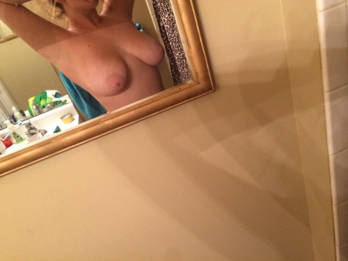 underratednudes:  some nudes bc you guys deserve it! 