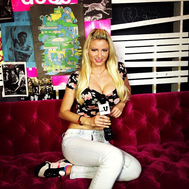 sourcefed:  Instagram Hottie of the Day: April Rose Any of you had the chance to