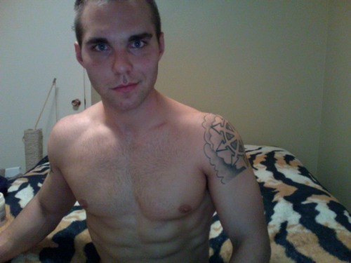 XXX straightdudesexting:  Straight hunk photo