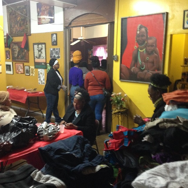 Currently at Afrikan Poetry Theater’s volunteering for the food and clothing drive. If you’re in #queensnyc and want to help or donate, come by #afrikanpoetrytheater #poetry #donations #food #clothes #thanksgiving
