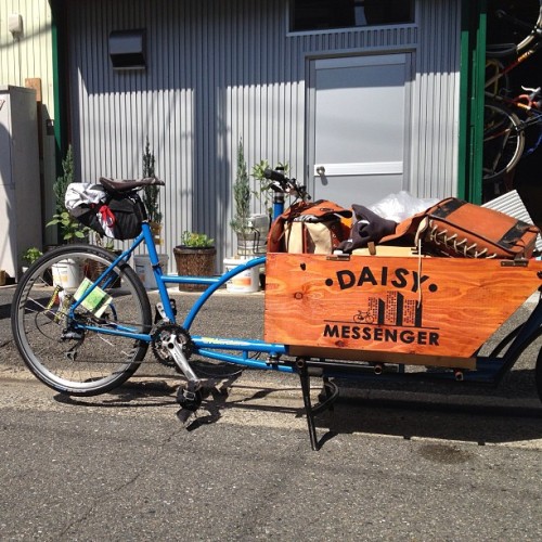 daisyrecsprints:  Bike to Work撤収完了 今日も一日頑張って仕事しましょう。 バイカーズオアシスに立ちよっていただいた皆さんありがとうございました。#biketowork 