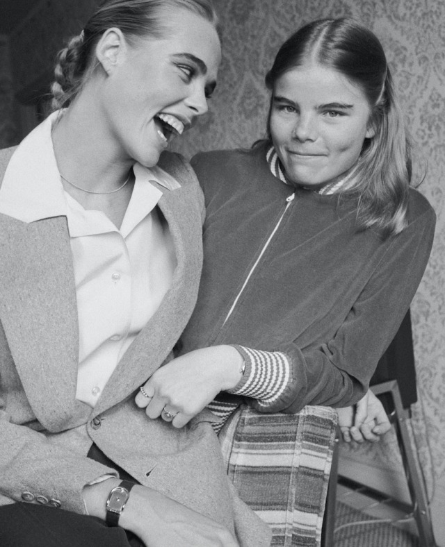 Margaux Hemingway and her sister Mariel, 1976. #margaux hemingway#mariel hemingway#70s aesthetic#70s fashion#1970s fashion#70s style#70s icons#1970s cinema#1970s style#sisters