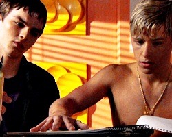 evan-stoned:  i’ll go down with this ship  maxxie oliver and tony stonem 