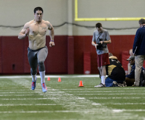 bulgepost:  Vinnie Sunseri /Alabama finally takes off shirt