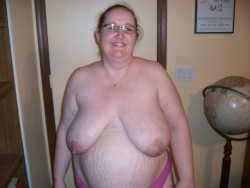sprroach81:  amatuerbbwandmatures:  tumblr batch upload bloadr.com (FB)  Somebodyâ€™s excited look at her nips 