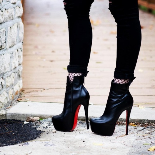 Daf booties + fishnet socks - I love boot weather! #louboutinworld #christianlouboutin #daffodile #h