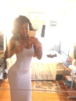 haitibabyyyyy:  veryauthenticcc:  When your abs show through your dress …  😘😍