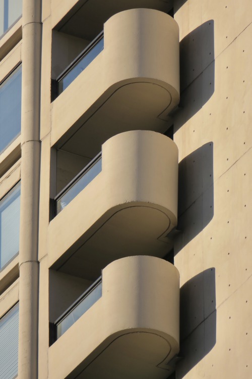 The curved end balconies stretching tautly across the wide, blank corner walls of Henry Cobb’s