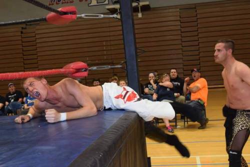 sadowrestler:PRETTY BOY WRESTLER BALL BUSTED ON STEEL POST……