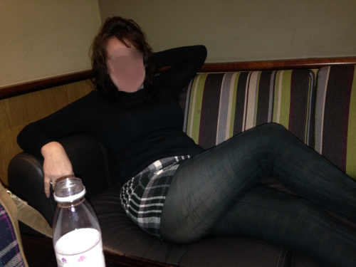 hakka1: Relaxing and flashing  in Costa Coffee………x I&rsquo;d love to s