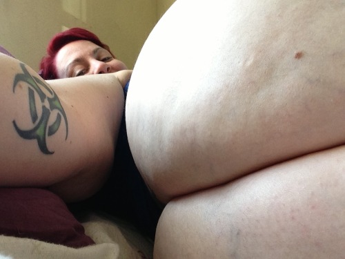 bbwgloryfoxxx:  Chilling at home