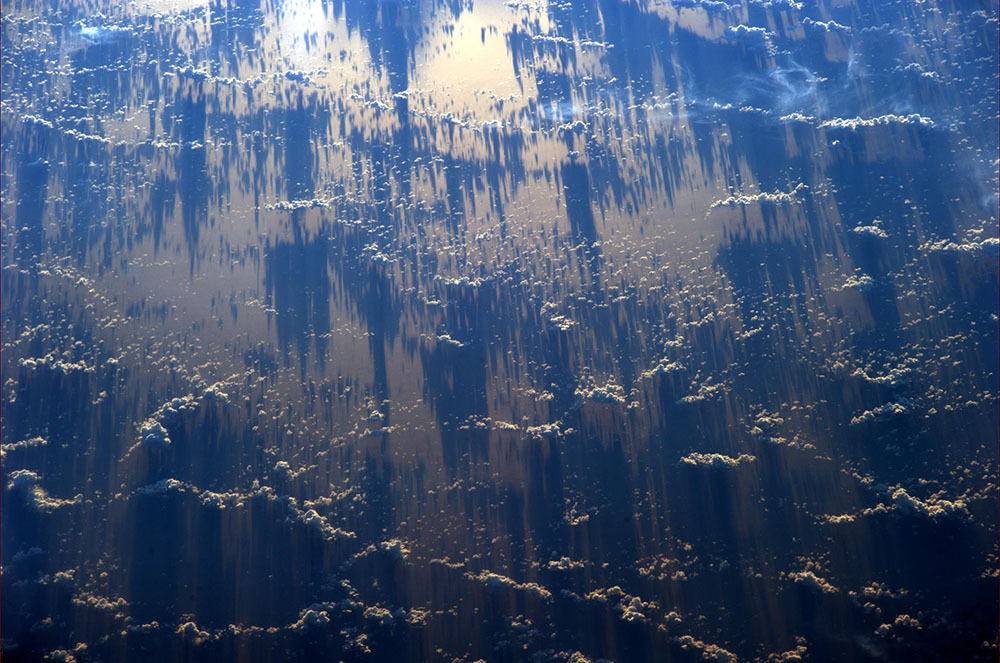 nevver:  Thousand mile long shadows 