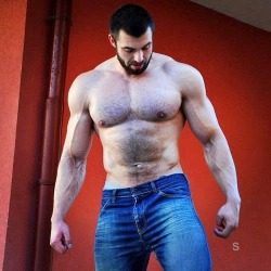 bullballsnhairycocks:  Man Hulk TheButchQueen.com