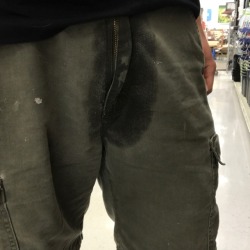 peewhereyoulike:Pissed my shorts walking