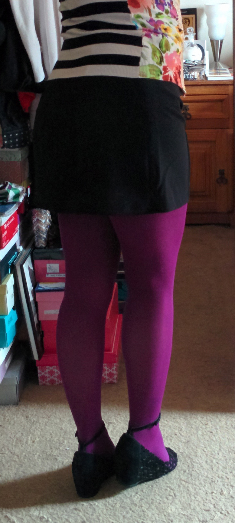 tightsnpanties:  cherrylovestights:  Another current favorite ~ purple.  Wow. You