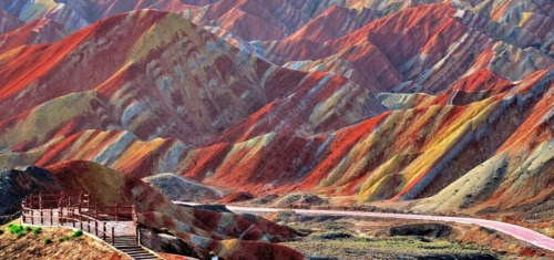 isnerdy: memcjo:  wearethesparkk:  cassandor:   why are star wars planets more boring than earth and our solar system like sure we’ve seen desert, snow, diff types of forest, beach, lava, rain, but like…  rainbow mountains (peru) red soil (canada/PEI)