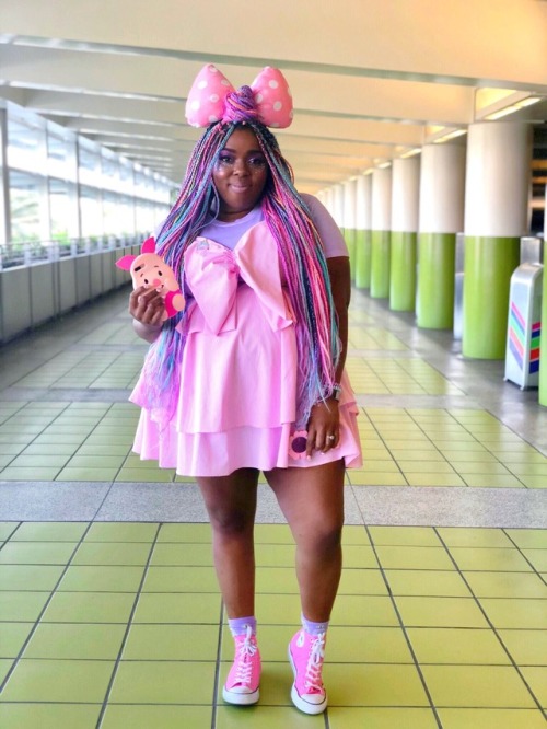 tasselfairy:I feel like the world needs to see a Disney princess with unicorn braids and back fat ‍♀