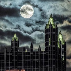 grisbulles:  The series of summer Supermoons closed in style Monday night as the full moon hit its closest point in earth’s orbit — exhibiting a larger and brighter than usual natural phenomenon. Here, the Supermoon rises over PPG Place in Pittsburgh