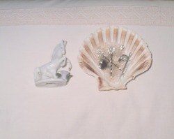 oiseau-jardin:  a porcelain horse that belonged to my aunt, cca. 1950s and a seashell filled with pearls and hair clips 