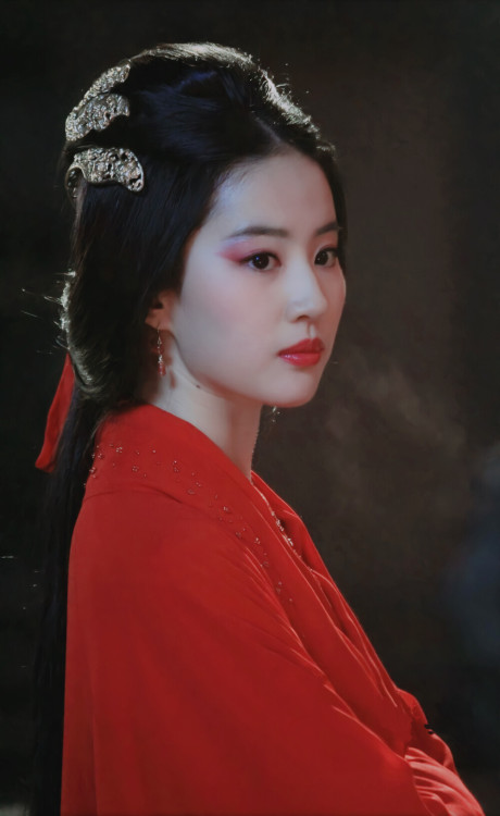 fuckyeahchinesefashion:women in red in chinese costume drama/movie