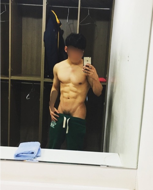 rojakkun: larry0829: larry829: It’s big,and handsome guy Get the hot body Wrestling boy 腹筋男子體育