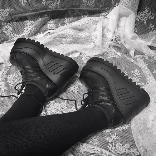 I got a new pair of shoes from @demonia.shoes they are super cute but dont fit very well. #gothgoth 