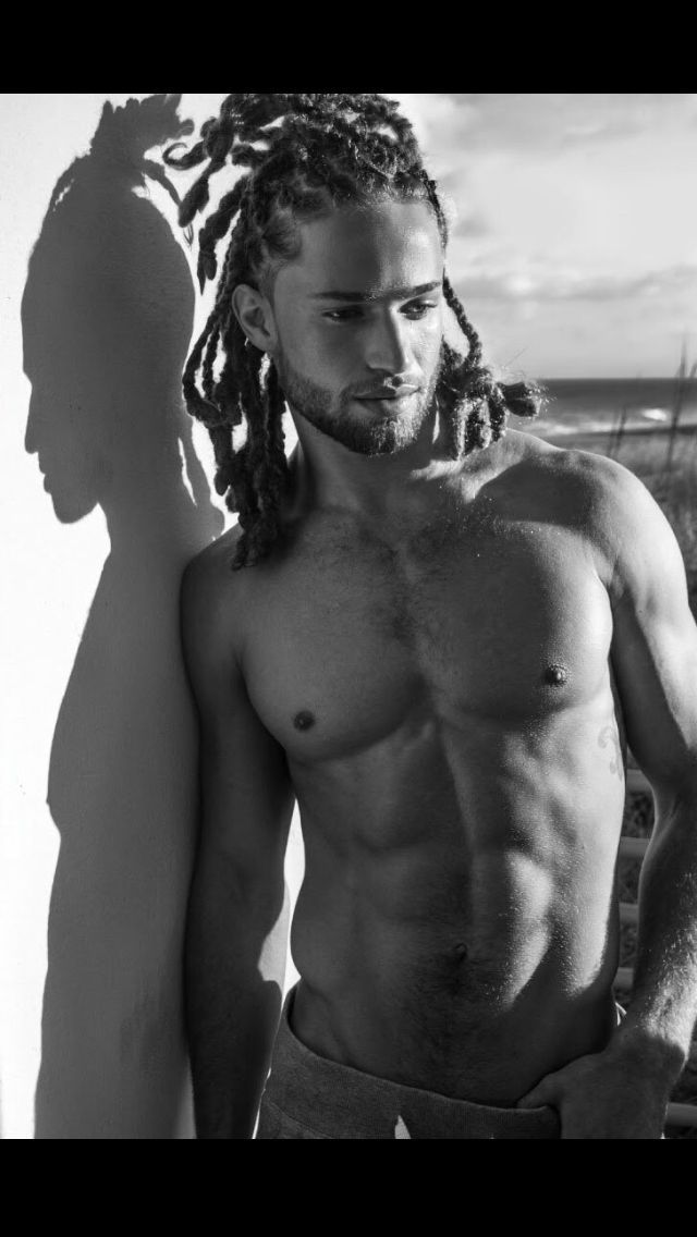 rhiordan:  meniloveat5280:  Follow for over 95,000 examples of The Art of Man  Alexander