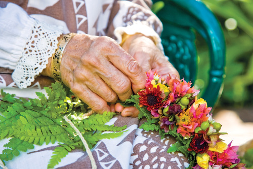 whoobin:I am so over people thinking that Leis look like this: A lei takes hard time and vigorous wo