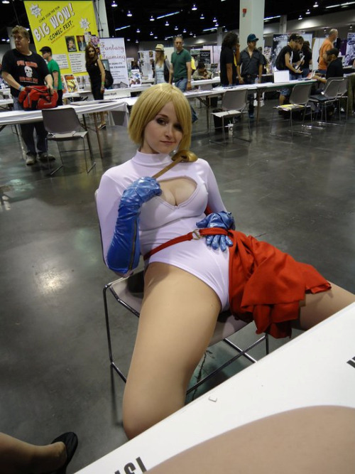 tallestsilver:  sexiestshots:  hnngg.  THIS WASN’T SUPPOSED TO BE SEXY. I WAS IMITATING AL BUNDY. GO