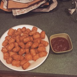 420dogsquad:  420dogsquad:Perks of being a legal adult #285: no one can tell you you can’t have 40 tater tots for dinner  Cons of being a legal adult #137: no one will tell you that its probably a bad idea to eat 40 tater tots for dinner bc your stomache