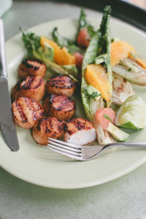 basilgenovese:  Blackened Scallops with Grilled Romaine + Citrus Salad (Source: A Thought for Food)