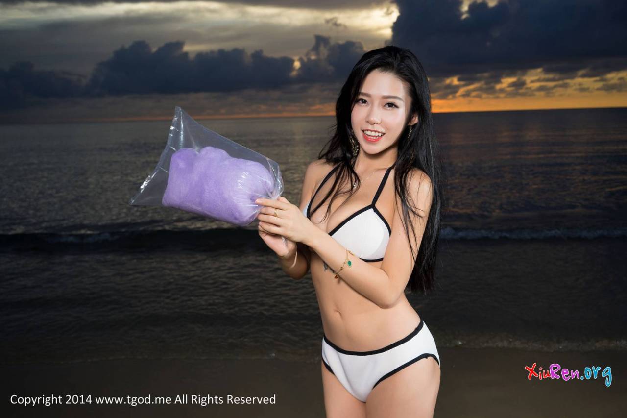 gravure-glamour:  Luvian