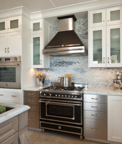 georgianadesign:  Balboa Island kitchen, CA. Sinclair Associates Architects.