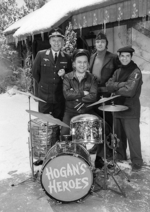 Werner Klemperer, Bob Crane, Richard Dawson, Robert Clary; publicity still for Hogan&rsquo;s Her