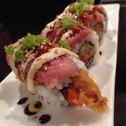 sharpshoeter:  The #avatar roll. #sushi #japanese