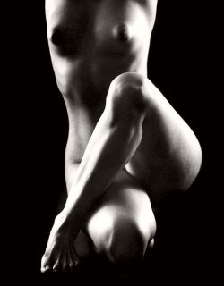 uno-universal:by Ruth Bernhard