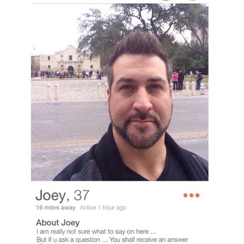 You guys! It’s Joey Fatone from NSYNC! He’s TOTALLY looking for sexy times with ‘no strings attached
