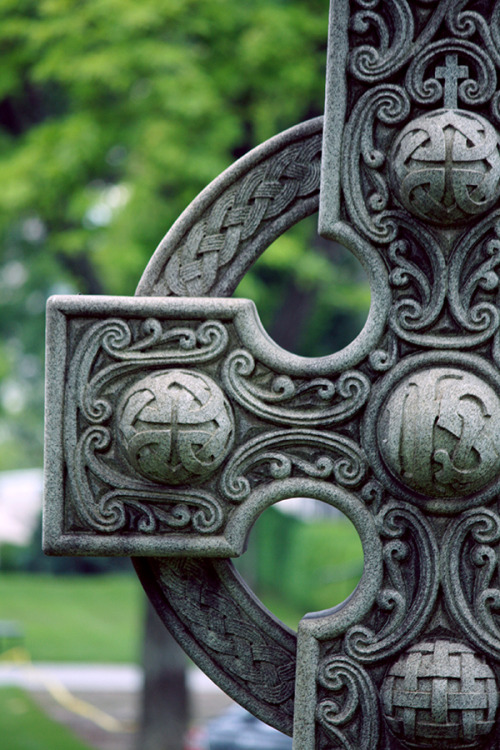 graveplaces: Beautiful celtic style cross in Green-Wood Cemetery, Brooklyn, NY