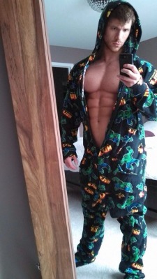 jayshausoffitness:  frisby2007:  Hulk jammies?!?