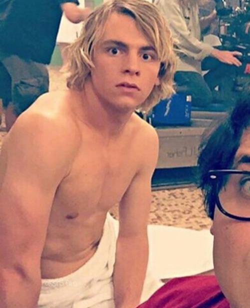 yaysters-blog:  Ross Lynch abs