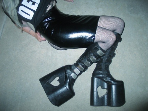 kissingdeadstars:  Pinterest on We Heart It. http://weheartit.com/entry/74689272/via/WendyCenteno