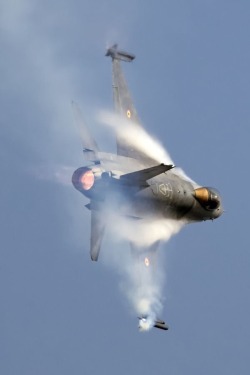 fullafterburner: F-16 Falcon