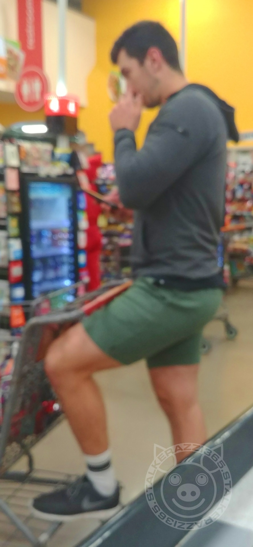 stalkerazzi365:  I love beefy white boys with big asses! Yum! 🐷