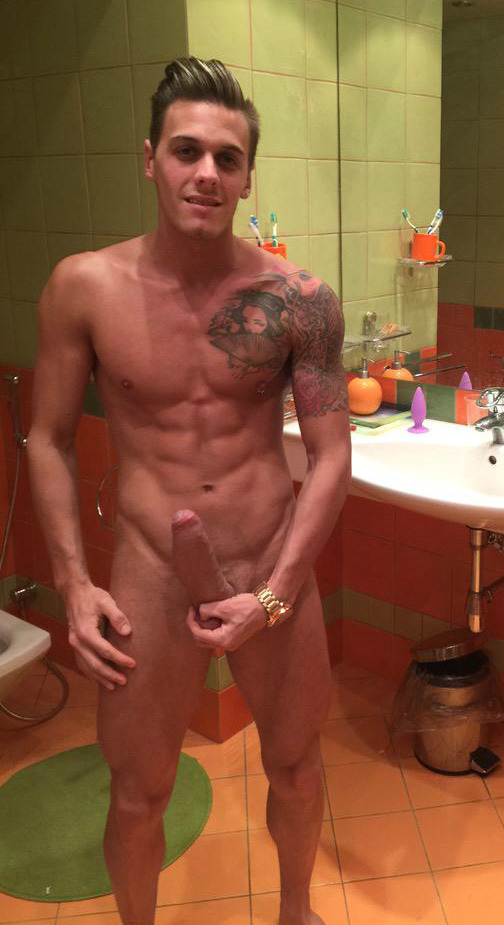 flaytes-wenos:  Chris diamond que pedazo de pico me encanta